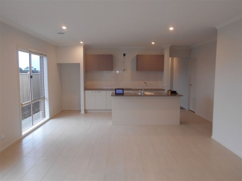 19 Fenway Boulevard, Clyde North VIC 3978