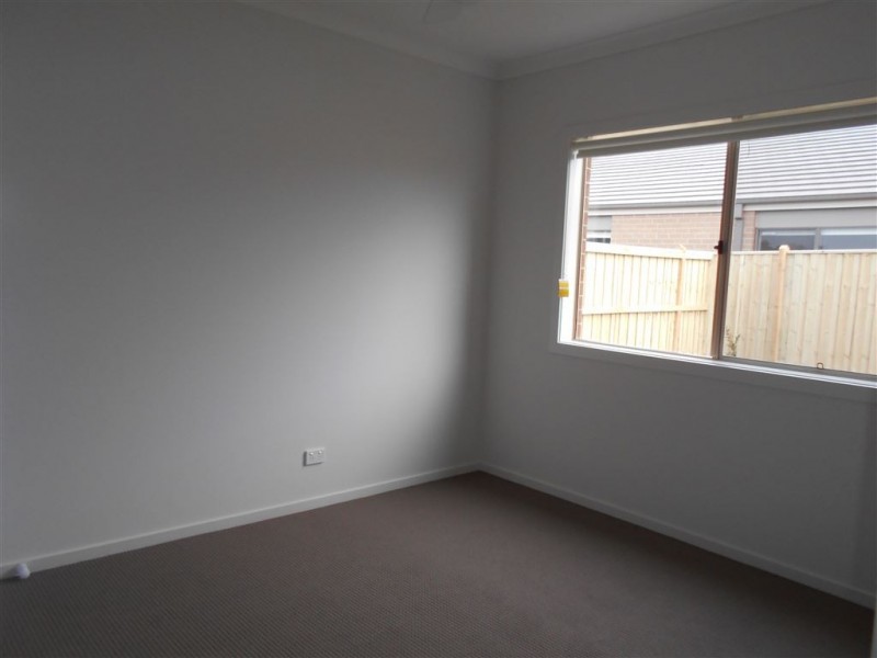 19 Fenway Boulevard, Clyde North VIC 3978