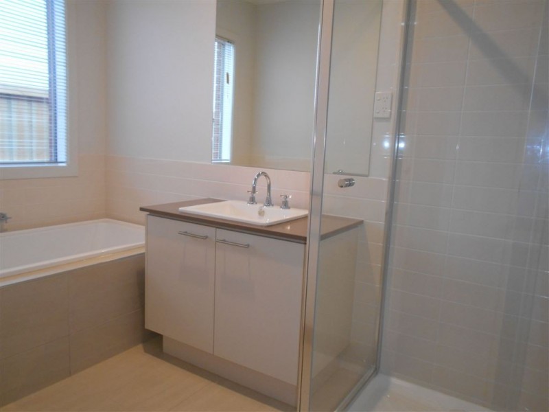 19 Fenway Boulevard, Clyde North VIC 3978