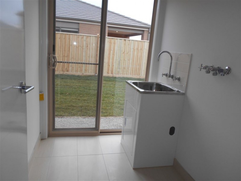 19 Fenway Boulevard, Clyde North VIC 3978