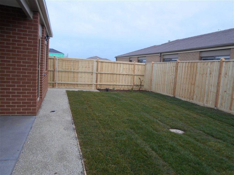 19 Fenway Boulevard, Clyde North VIC 3978