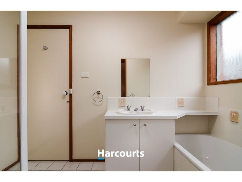 8 Redwood Court, Narre Warren VIC 3805