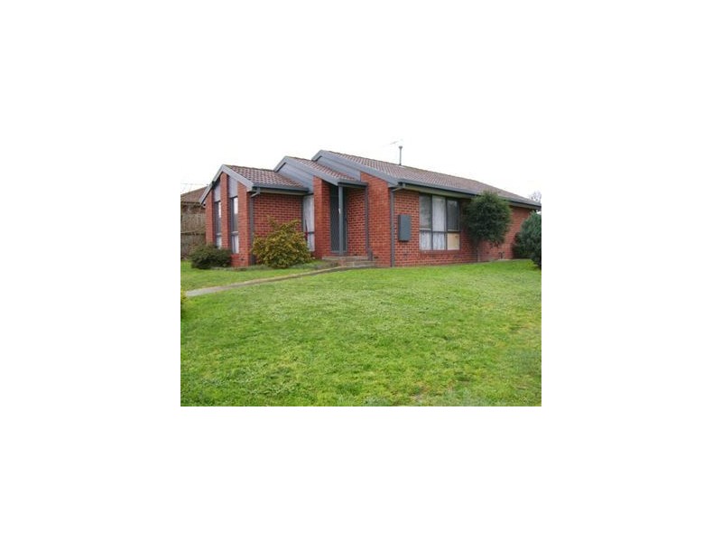 16 Ballanee Grove, Cranbourne North VIC 3977