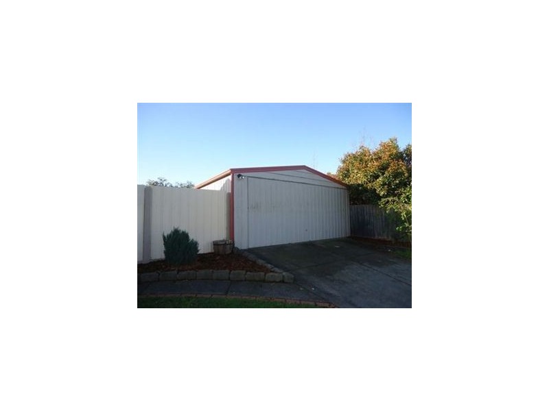 16 Ballanee Grove, Cranbourne North VIC 3977