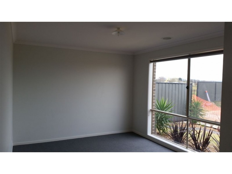 73 Burford Way, Cranbourne North VIC 3977