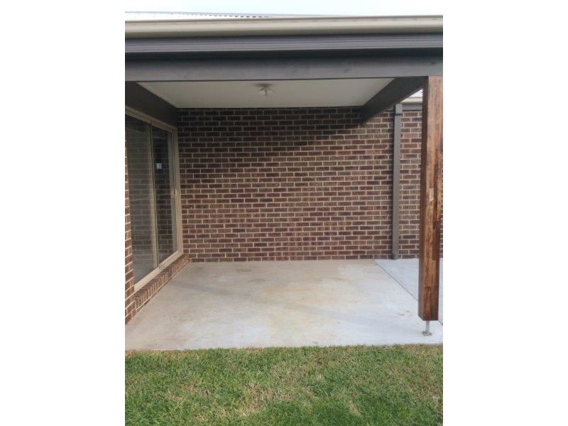 73 Burford Way, Cranbourne North VIC 3977