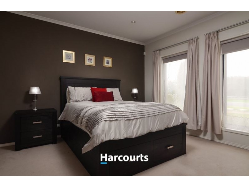 24 Flinders Chase, Pakenham VIC 3810