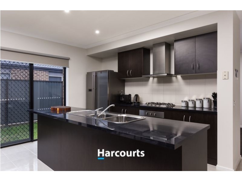 35 Burford Way, Cranbourne North VIC 3977