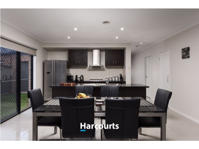 35 Burford Way, Cranbourne North VIC 3977