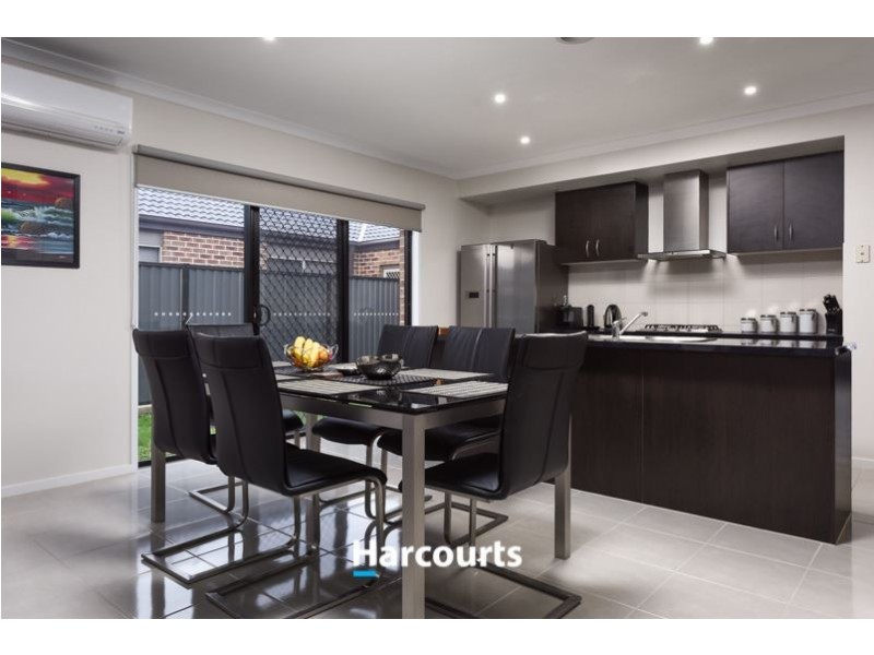 35 Burford Way, Cranbourne North VIC 3977