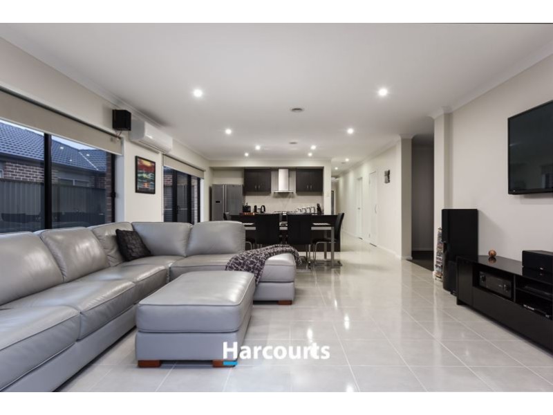 35 Burford Way, Cranbourne North VIC 3977