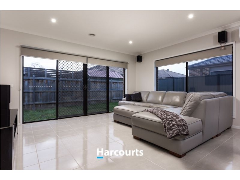 35 Burford Way, Cranbourne North VIC 3977