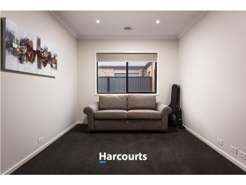35 Burford Way, Cranbourne North VIC 3977