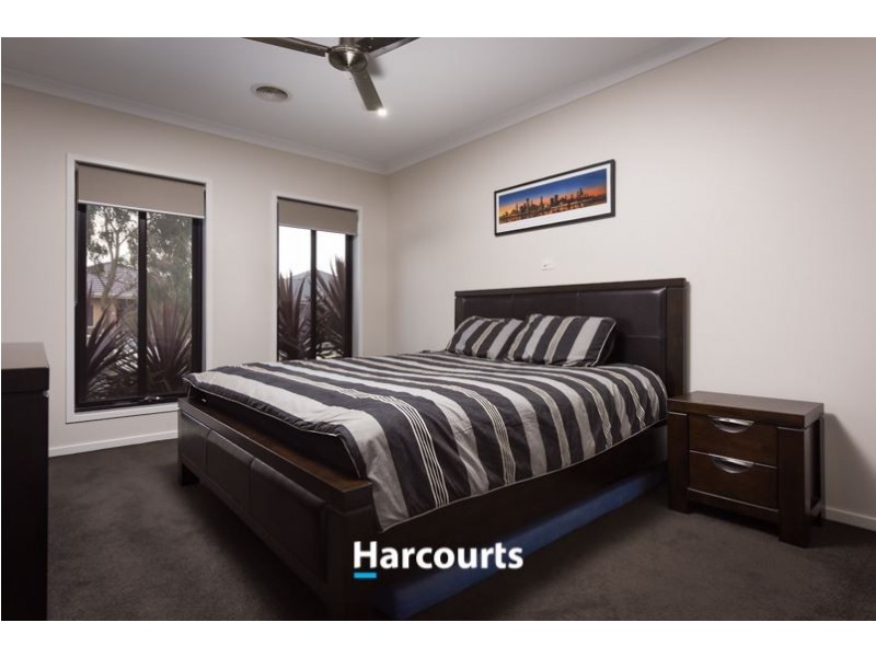 35 Burford Way, Cranbourne North VIC 3977