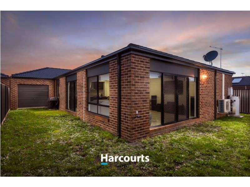 35 Burford Way, Cranbourne North VIC 3977
