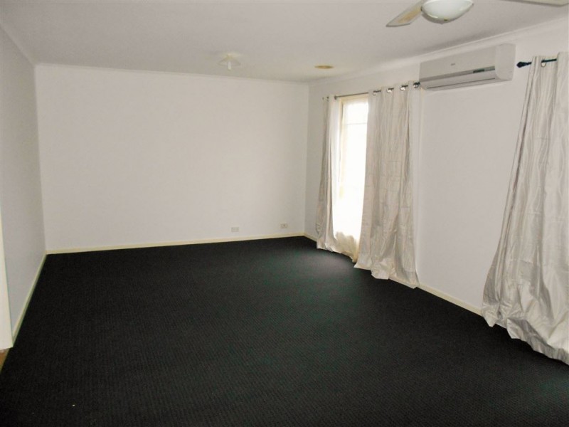 39 Chatswood Drive, Narre Warren South VIC 3805