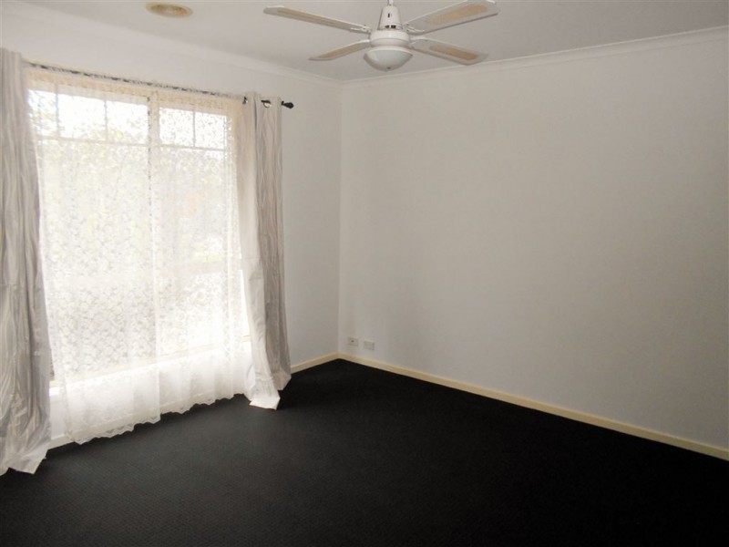 39 Chatswood Drive, Narre Warren South VIC 3805