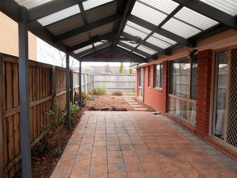 39 Chatswood Drive, Narre Warren South VIC 3805