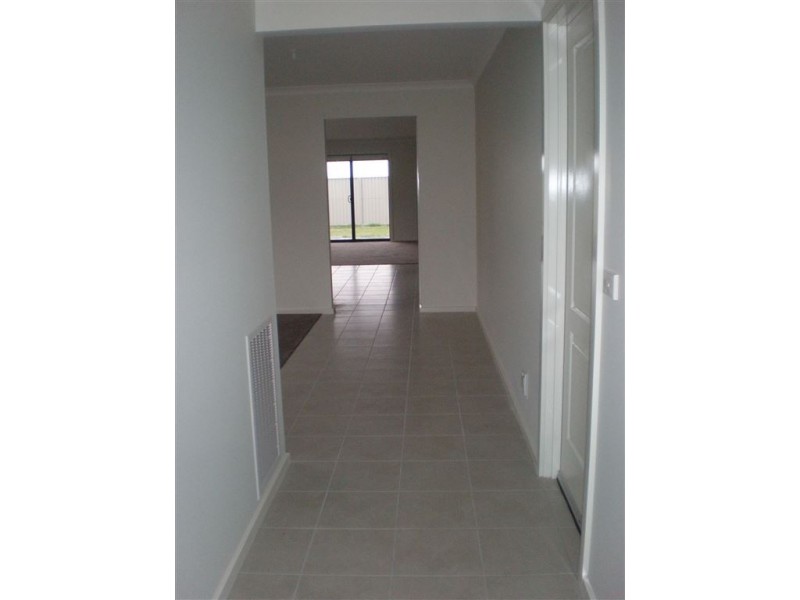 47 Statesman Circuit, Cranbourne East VIC 3977