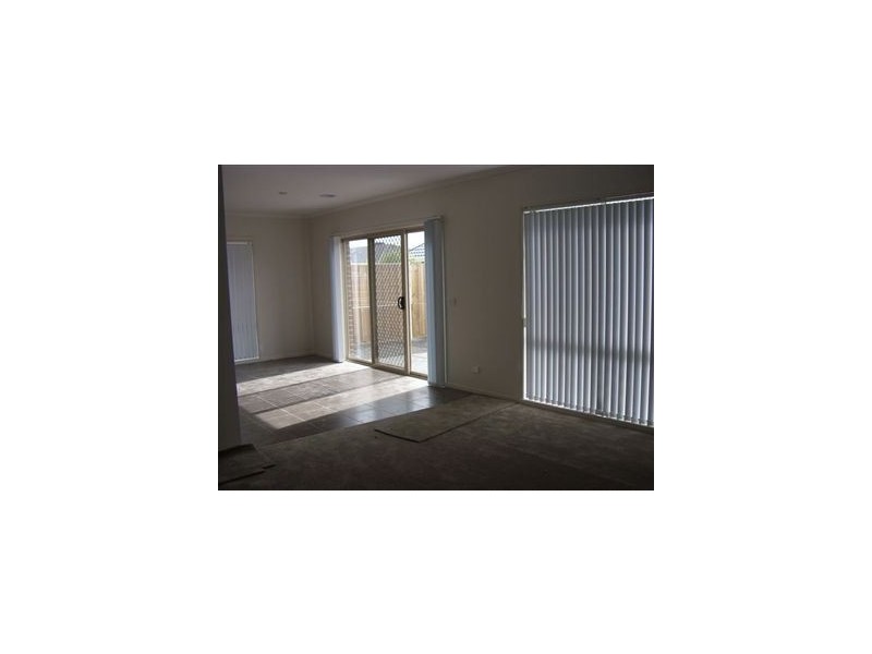 1 Aisbett Close, Lynbrook VIC 3975