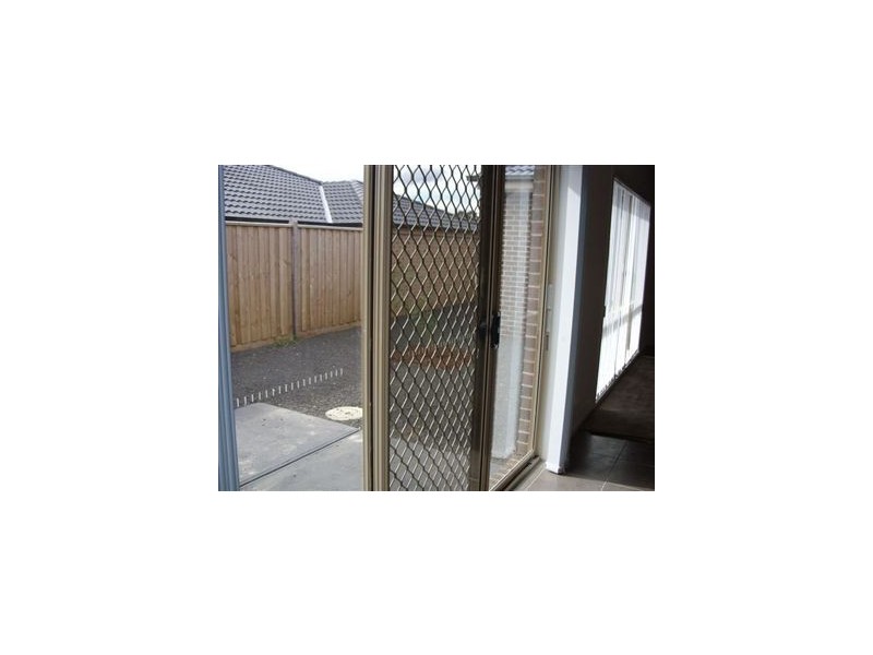 1 Aisbett Close, Lynbrook VIC 3975