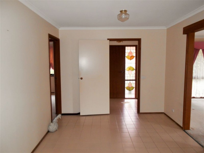 64 Kurrajong Road, Narre Warren VIC 3805