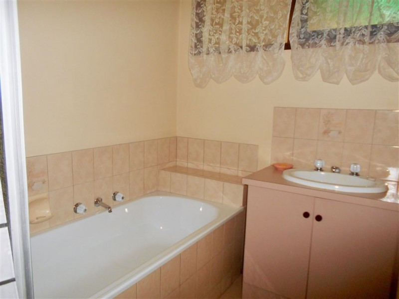 64 Kurrajong Road, Narre Warren VIC 3805