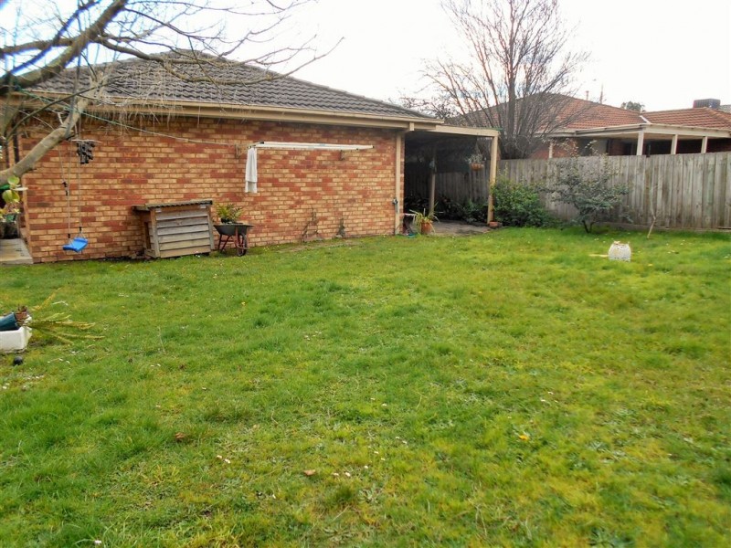 64 Kurrajong Road, Narre Warren VIC 3805