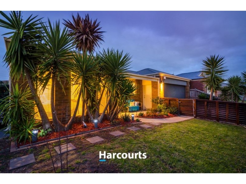 16 Yorkshire Drive, Cranbourne North VIC 3977