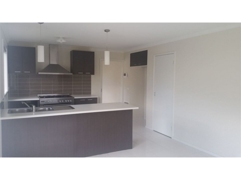 4 Galileo Way, Cranbourne West VIC 3977