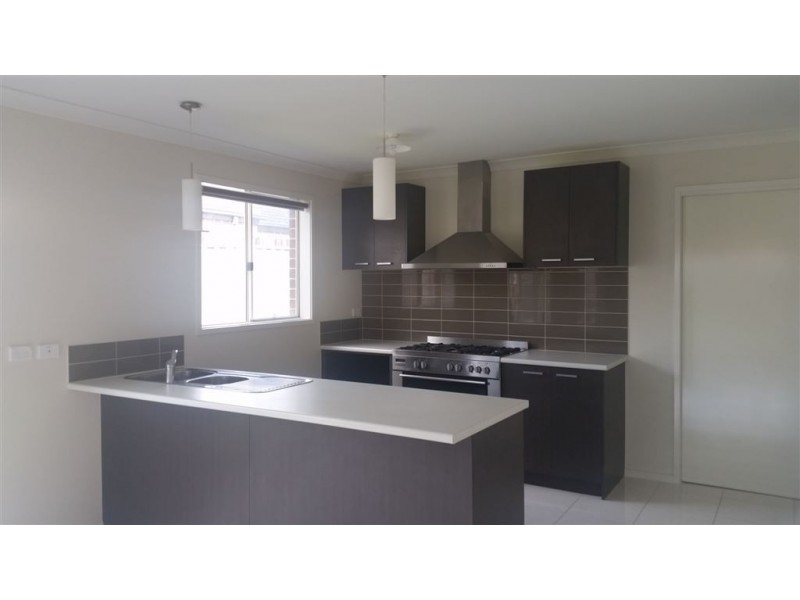 4 Galileo Way, Cranbourne West VIC 3977