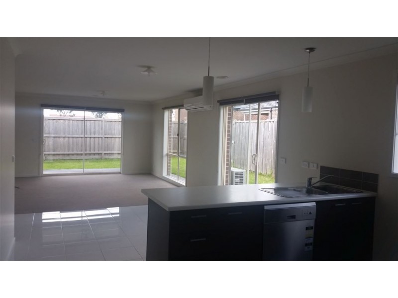 4 Galileo Way, Cranbourne West VIC 3977