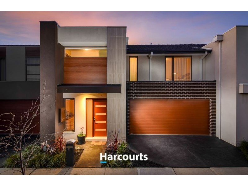 11 Fleuve Rise, Clyde North VIC 3978