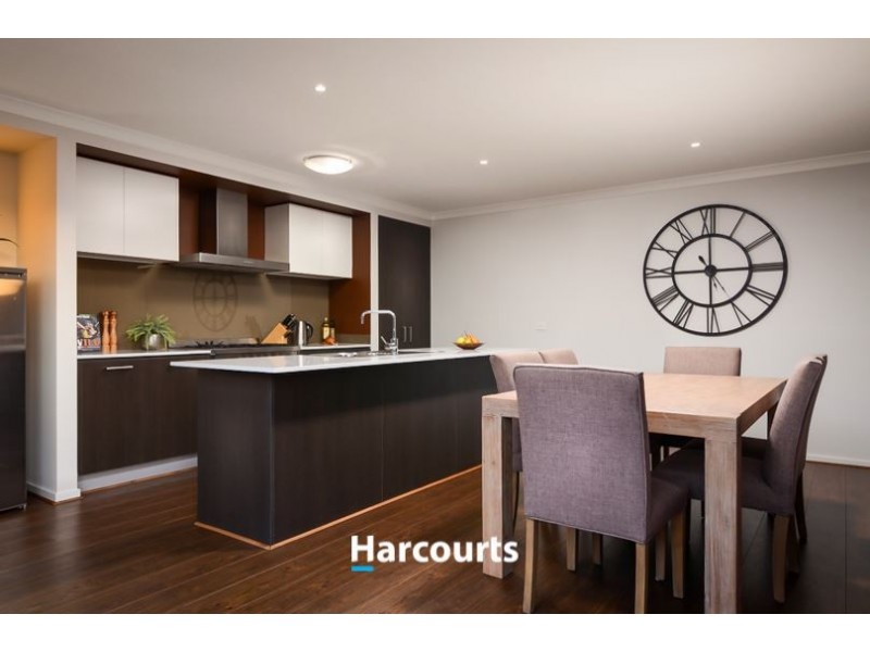 11 Fleuve Rise, Clyde North VIC 3978