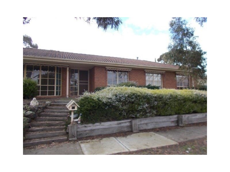 16 Bowman Close, Narre Warren South VIC 3805