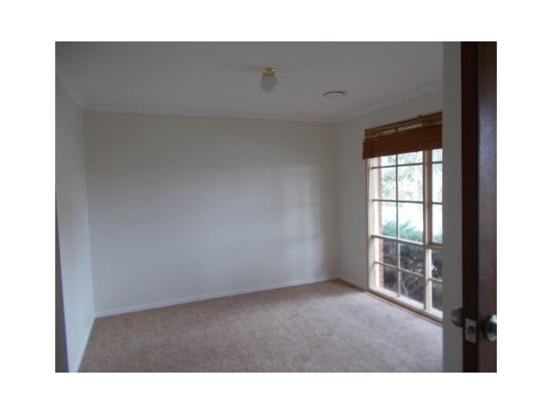 16 Bowman Close, Narre Warren South VIC 3805