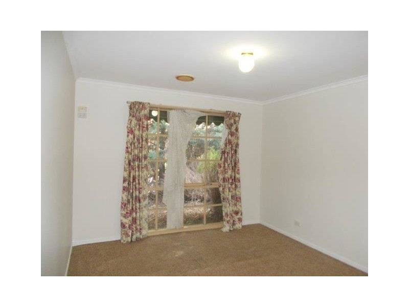 16 Bowman Close, Narre Warren South VIC 3805