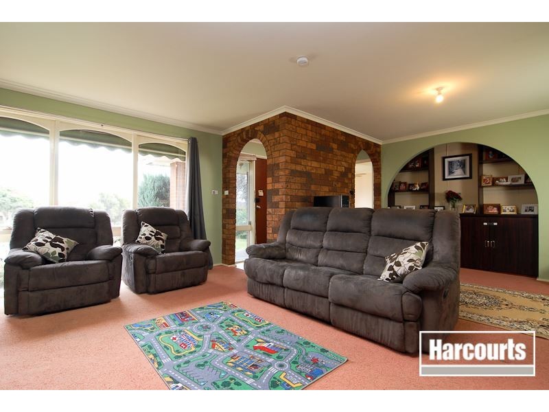 8 Pemberton Drive, Narre Warren VIC 3805