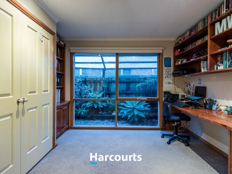 17 Baringa Park Drive, Narre Warren South VIC 3805