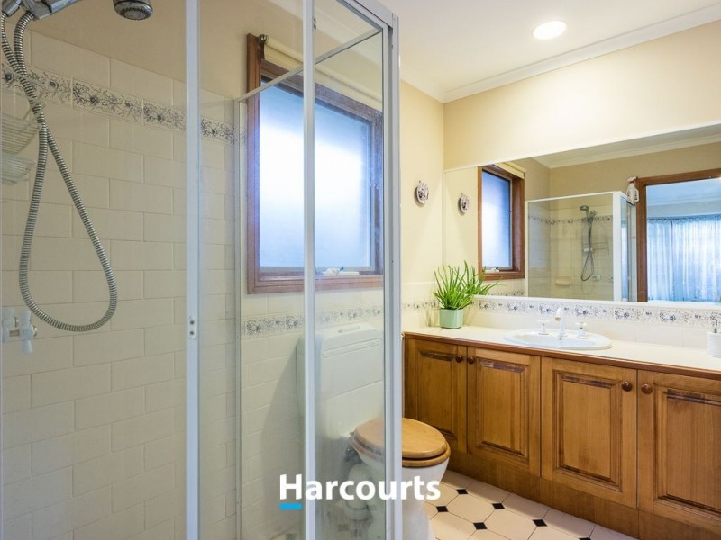 17 Baringa Park Drive, Narre Warren South VIC 3805