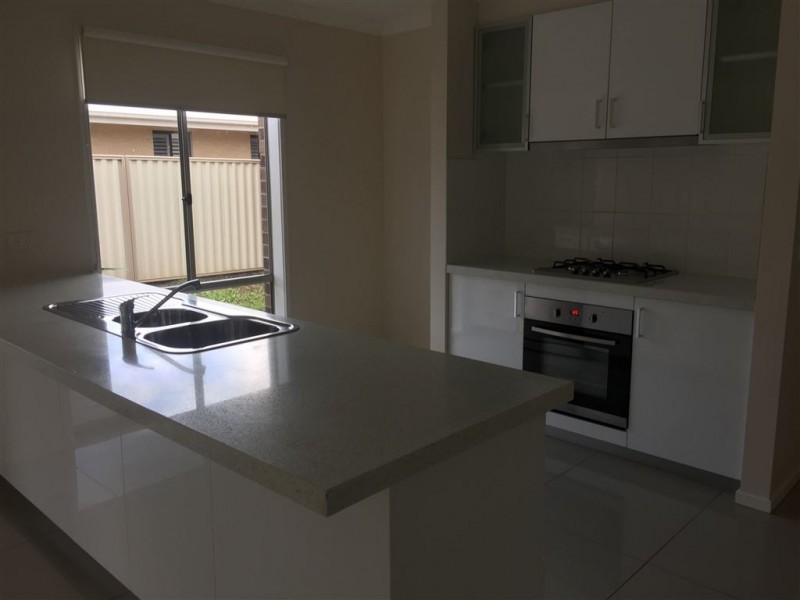 19 Edenbrook Circuit, Pakenham VIC 3810