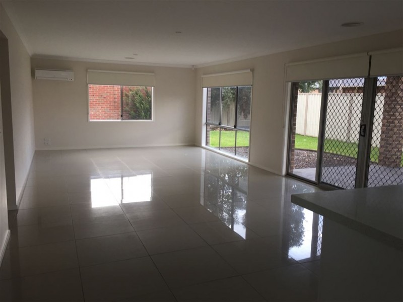 19 Edenbrook Circuit, Pakenham VIC 3810