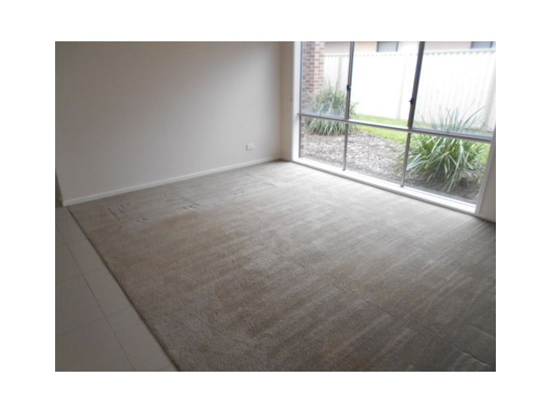 19 Edenbrook Circuit, Pakenham VIC 3810