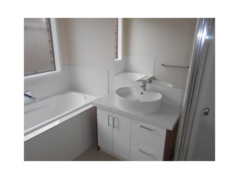 19 Edenbrook Circuit, Pakenham VIC 3810