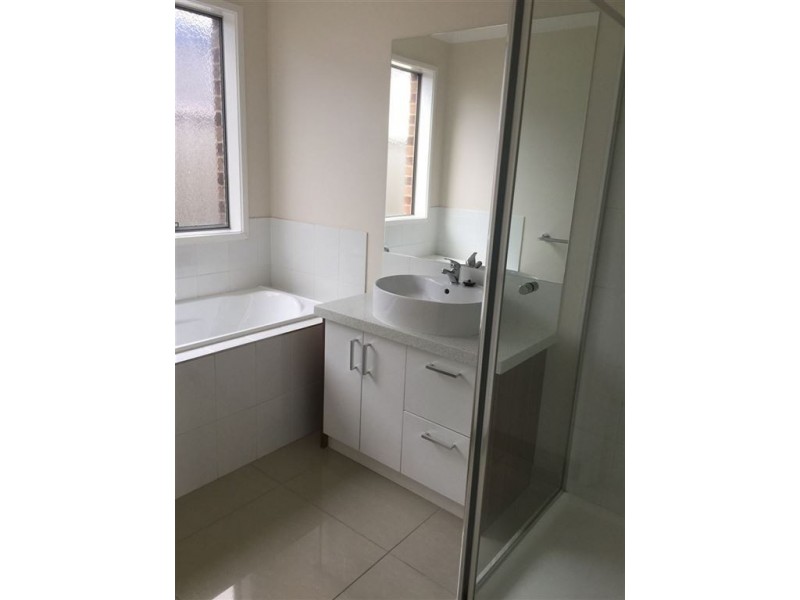 19 Edenbrook Circuit, Pakenham VIC 3810