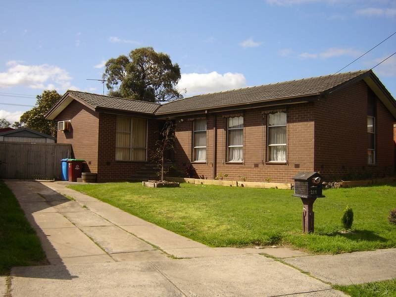 19 Village Drive, Hampton Park VIC 3976