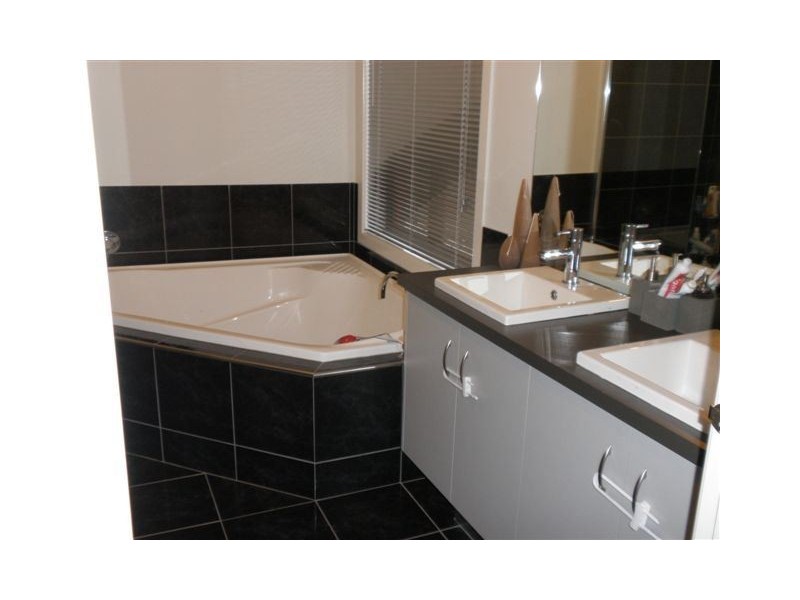 21 Ridgemont Drive, Berwick VIC 3806