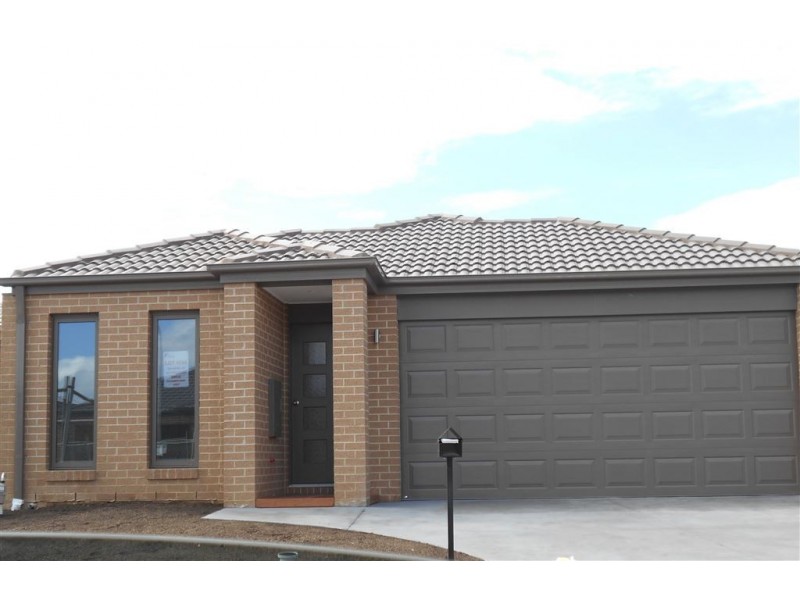 8 Mayflower Drive, Cranbourne West VIC 3977