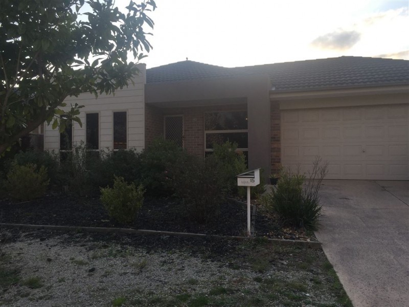 15 Hartland Circuit, Pakenham VIC 3810