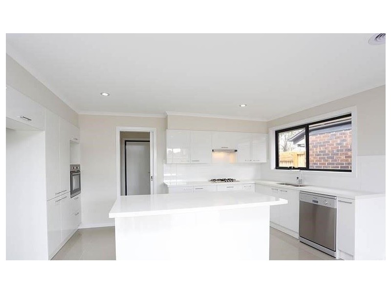 8 Eastbourne Way, Narre Warren South VIC 3805